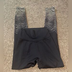 Buffbunny wonderlust Black Leggings with reflective Wave Print